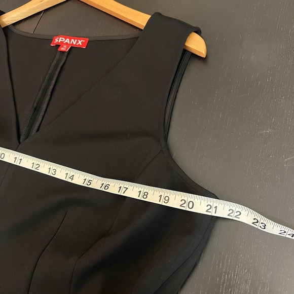 SPANX Ponte V-Neck Tank Womens Size XL Black Sleeveless Layering Basic Staple - Picture 9 of 10